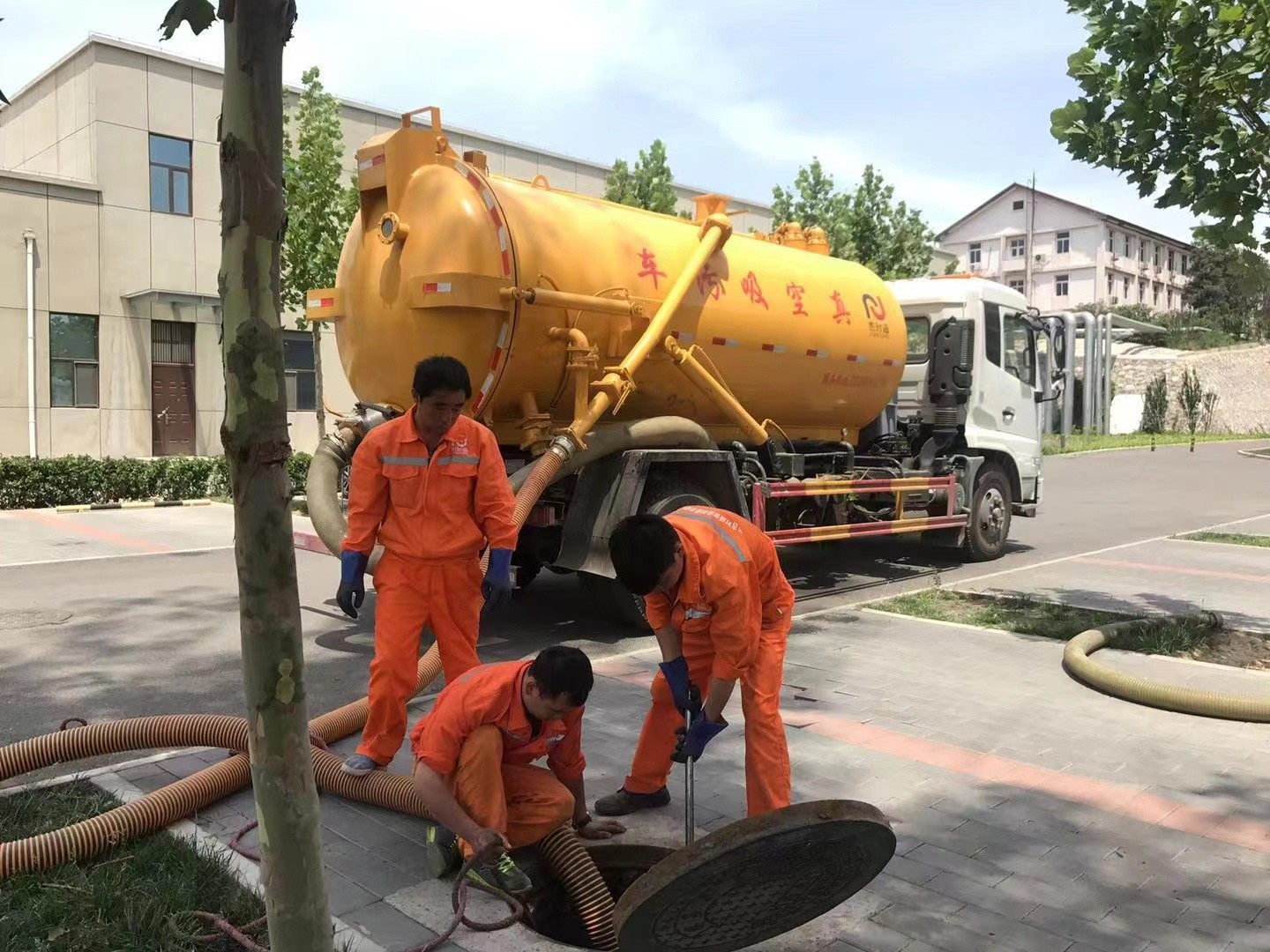 雨山清理化粪池作业流程