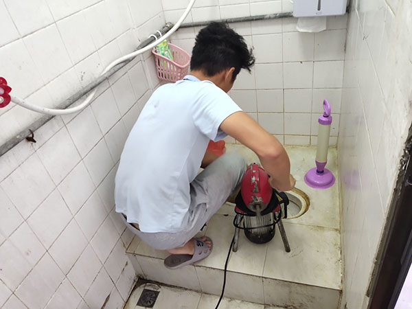 雨山肥皂掉到马桶里把马桶堵住了怎么办？马桶堵住了怎么办